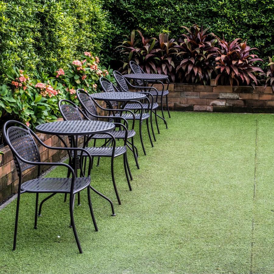 The Airport Courtyard Suvarnabhumi Airport Bangkok Exterior photo Artificial grass