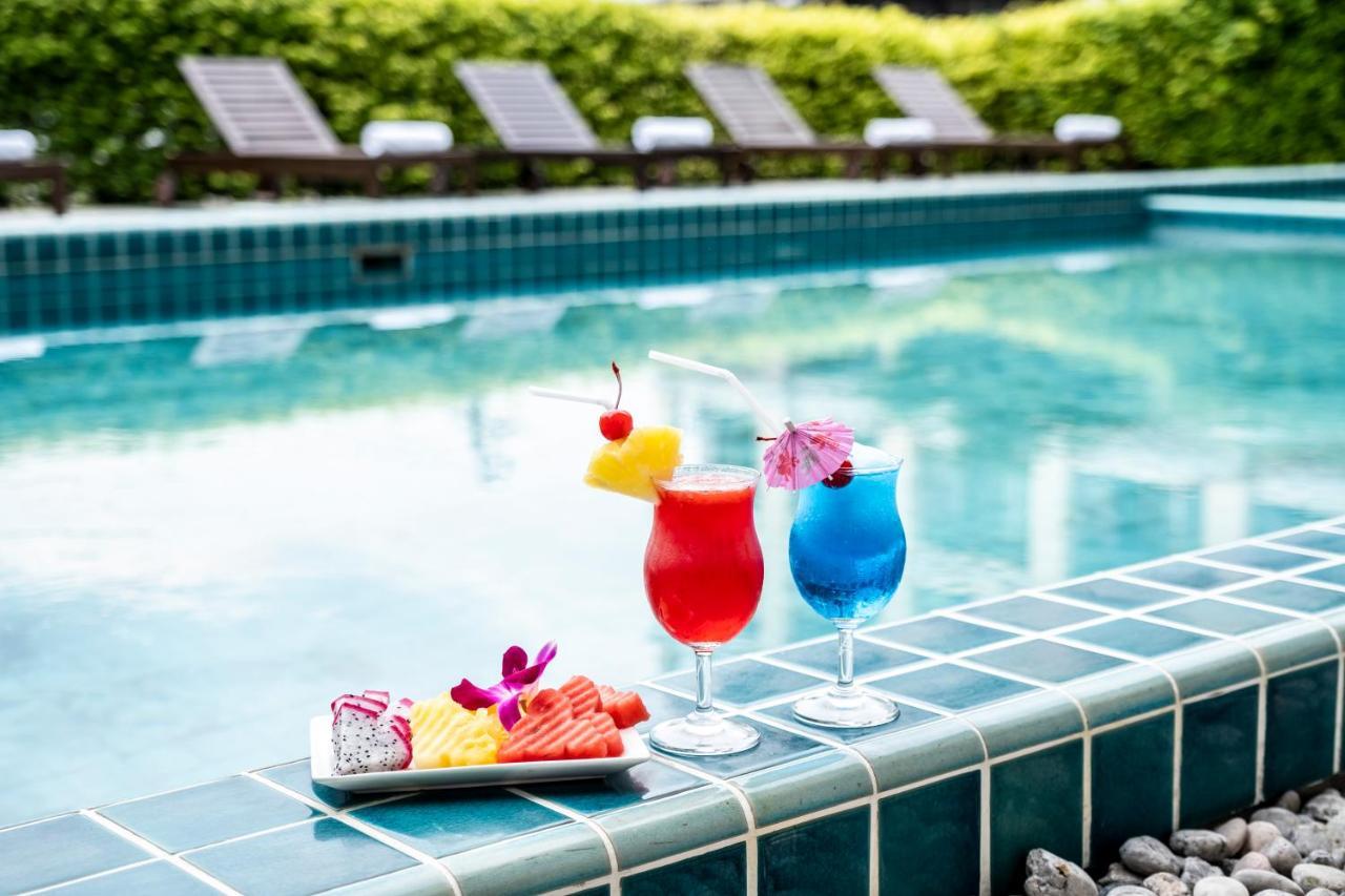 The Airport Courtyard Suvarnabhumi Airport Bangkok Exterior photo Poolside at the hotel
