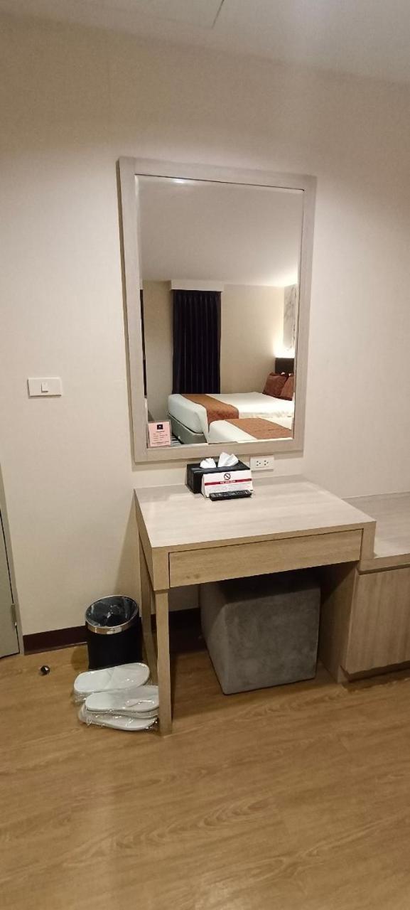 The Airport Courtyard Suvarnabhumi Airport Bangkok Exterior photo A dressing table